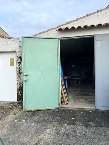 La Rochelle (17000) À VENDRE – Garage avec fort potentiel – La Rochelle (17000)