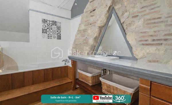 Une maison en exclusivité avec ses points forts :

- Hameau entre Beauce la Romaine et Charsonville
- Cachet et authenticité de l'ancien : (ancien relais de poste),
- Luminosité et beaux volumes,
- 4 chambres + bureau,
- 2 salles de bain/eau,
- Suite parentale,
- Magnifique jardin,
- 2 Terrasses,
- Nombreux rangements,
- 2 toilettes,
- Buanderie et dépendances,
- Poêle à granulés,
- Magnifique cuisine
- Diagnostic C...

La maison : 
Ancien relais de poste vous serez séduits par le charme de l'ancien entièrement rénové. C'est une perle rare que vous pouvez découvrir en exclusivité. La maison non mitoyenne fait près de 240m² habitables, pour un total de 8 pièces dont 4 chambres. Je vous laisse découvrir ce bien en commençant par le rez de chaussée. 

Le rez de chaussée : 
Un porche pour une entrée couverte et fonctionnelle - Une grande buanderie avec point d'eau  - Une grande entrée avec dressing (parfait pour les manteaux et chaussures) - Toilettes séparées suspendues avec meuble vasque - Pièce à vivre avec rangements et poêle à granulés - Magnifique cuisine récente contemporaine dinatoire (nombreux plans de travail et rangements) - Véritable bar d'époque (agréables soirées en perspective) - Véritable suite parentale avec dressing, double vasque et douche à l'italienne. Maison idéale avec une vie de plain pied possible. 

L'étage : 
Véritable parquet en bois massif pour tout l'étage - Le premier escalier vous amène à la deuxième chambre en mezzanine de la maison - Un second escalier dessert un espace bureau/mezzanine (idéal pour le télétravail) - Un vaste palier de charme avec de nombreux rangements (parfait pour le quotidien) - Deux très belles chambres spacieuses - Une grande salle de bain avec toilettes (pour satisfaire toute la famille).

Extérieurs et dépendances :
La parcelle de près de 1260m² est à l'abris des regards - Exposition Sud-Est - Une cour pour stationner plusieurs véhicules - Beau jardon arboré - 2 terrasses - Cabanon de rangement en bois - Petit atelier/verrière - Plusieurs appentis pour du rangement supplémentaire - Cave - Espace poulailler...

Côté technique : 
Ballon moins de 10 ans - Assainissement individuel - Diagnostic C - Pas d'amiante ni plomb - Menuiseries double vitrage - Radiateurs alimentés par poêle à granulés de moins de 10 ans - Murs en pierre et moellons avec isolation intérieure allant de 10 à 20cm.

Le secteur : 
Cette maison de charme se trouve dans un hameau entre Charsonville et Beauce la Romaine, anciennement Ouzouer le Marché - Accès rapide aux axes reliant Orléans, Blois et Beaugency - Établissements scolaires sur la commune (écoles et collège) et ramassage scolaire: idéal pour les familles - Bassin d’emploi porté par l’agriculture, la logistique et les pôles économiques alentours - Un emplacement recherché alliant tranquillité et accessibilité - boulangeries, bar-tabac, restauration, coiffure etc...

Visite virtuelle 360° sur demande,
Vidéo de présentation sur ma page YouTube,
J'attends votre appel pour planifier une visite. Dans le cadre de votre projet d’acquisition et conformément aux dispositions de la loi ELAN, nous souhaitons vous informer de vos droits avant la visite du bien que vous envisagez. Nous vous rappelons que vous avez la possibilité de vous faire accompagner, lors de la visite, par un professionnel de la construction de votre choix (architecte, expert en bâtiment, maître d’œuvre, artisan, etc.). Cette démarche peut vous permettre d’obtenir un avis technique éclairé sur l’état du bien, d’identifier d’éventuels travaux à prévoir et de sécuriser votre projet d’acquisition. Nous vous remercions de bien vouloir nous informer en amont de la visite si vous souhaitez être accompagné(e), afin de faciliter l’organisation de celle-ci dans les meilleures conditions.