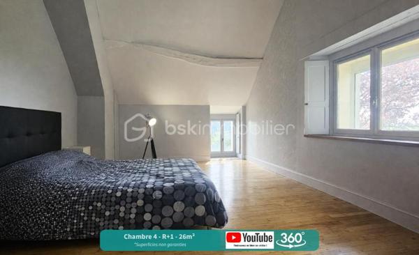 Une maison en exclusivité avec ses points forts :

- Hameau entre Beauce la Romaine et Charsonville
- Cachet et authenticité de l'ancien : (ancien relais de poste),
- Luminosité et beaux volumes,
- 4 chambres + bureau,
- 2 salles de bain/eau,
- Suite parentale,
- Magnifique jardin,
- 2 Terrasses,
- Nombreux rangements,
- 2 toilettes,
- Buanderie et dépendances,
- Poêle à granulés,
- Magnifique cuisine
- Diagnostic C...

La maison : 
Ancien relais de poste vous serez séduits par le charme de l'ancien entièrement rénové. C'est une perle rare que vous pouvez découvrir en exclusivité. La maison non mitoyenne fait près de 240m² habitables, pour un total de 8 pièces dont 4 chambres. Je vous laisse découvrir ce bien en commençant par le rez de chaussée. 

Le rez de chaussée : 
Un porche pour une entrée couverte et fonctionnelle - Une grande buanderie avec point d'eau  - Une grande entrée avec dressing (parfait pour les manteaux et chaussures) - Toilettes séparées suspendues avec meuble vasque - Pièce à vivre avec rangements et poêle à granulés - Magnifique cuisine récente contemporaine dinatoire (nombreux plans de travail et rangements) - Véritable bar d'époque (agréables soirées en perspective) - Véritable suite parentale avec dressing, double vasque et douche à l'italienne. Maison idéale avec une vie de plain pied possible. 

L'étage : 
Véritable parquet en bois massif pour tout l'étage - Le premier escalier vous amène à la deuxième chambre en mezzanine de la maison - Un second escalier dessert un espace bureau/mezzanine (idéal pour le télétravail) - Un vaste palier de charme avec de nombreux rangements (parfait pour le quotidien) - Deux très belles chambres spacieuses - Une grande salle de bain avec toilettes (pour satisfaire toute la famille).

Extérieurs et dépendances :
La parcelle de près de 1260m² est à l'abris des regards - Exposition Sud-Est - Une cour pour stationner plusieurs véhicules - Beau jardon arboré - 2 terrasses - Cabanon de rangement en bois - Petit atelier/verrière - Plusieurs appentis pour du rangement supplémentaire - Cave - Espace poulailler...

Côté technique : 
Ballon moins de 10 ans - Assainissement individuel - Diagnostic C - Pas d'amiante ni plomb - Menuiseries double vitrage - Radiateurs alimentés par poêle à granulés de moins de 10 ans - Murs en pierre et moellons avec isolation intérieure allant de 10 à 20cm.

Le secteur : 
Cette maison de charme se trouve dans un hameau entre Charsonville et Beauce la Romaine, anciennement Ouzouer le Marché - Accès rapide aux axes reliant Orléans, Blois et Beaugency - Établissements scolaires sur la commune (écoles et collège) et ramassage scolaire: idéal pour les familles - Bassin d’emploi porté par l’agriculture, la logistique et les pôles économiques alentours - Un emplacement recherché alliant tranquillité et accessibilité - boulangeries, bar-tabac, restauration, coiffure etc...

Visite virtuelle 360° sur demande,
Vidéo de présentation sur ma page YouTube,
J'attends votre appel pour planifier une visite. Dans le cadre de votre projet d’acquisition et conformément aux dispositions de la loi ELAN, nous souhaitons vous informer de vos droits avant la visite du bien que vous envisagez. Nous vous rappelons que vous avez la possibilité de vous faire accompagner, lors de la visite, par un professionnel de la construction de votre choix (architecte, expert en bâtiment, maître d’œuvre, artisan, etc.). Cette démarche peut vous permettre d’obtenir un avis technique éclairé sur l’état du bien, d’identifier d’éventuels travaux à prévoir et de sécuriser votre projet d’acquisition. Nous vous remercions de bien vouloir nous informer en amont de la visite si vous souhaitez être accompagné(e), afin de faciliter l’organisation de celle-ci dans les meilleures conditions.