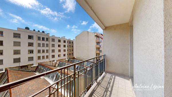 Appartement
         3 pièces
        - 78 m² Exclusivité 290 000 € *