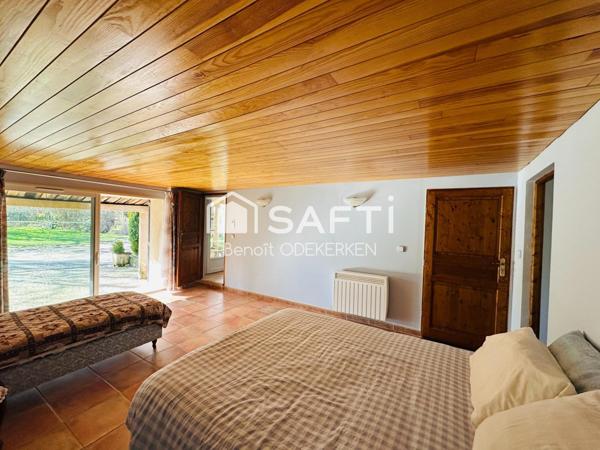 Propriété de caractère du XVIIe siècle au calme, 280 m² habitables sur un terrain de 4 580 m², en hameau à Dauphin.