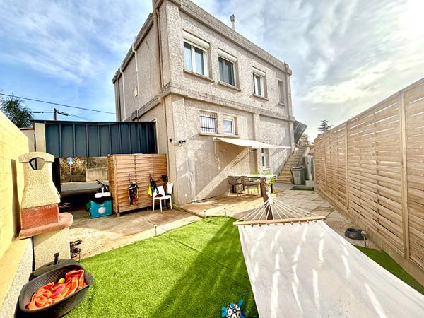 MARSEILLAN, Maison avec dépendance, garages et jardins