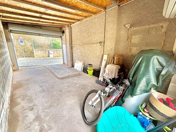 MARSEILLAN, Maison avec dépendance, garages et jardins