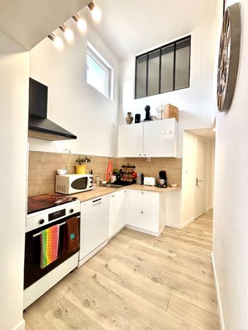 MARSEILLAN, Maison avec dépendance, garages et jardins