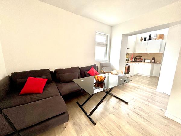 MARSEILLAN, Maison avec dépendance, garages et jardins