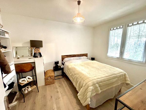 MARSEILLAN, Maison avec dépendance, garages et jardins