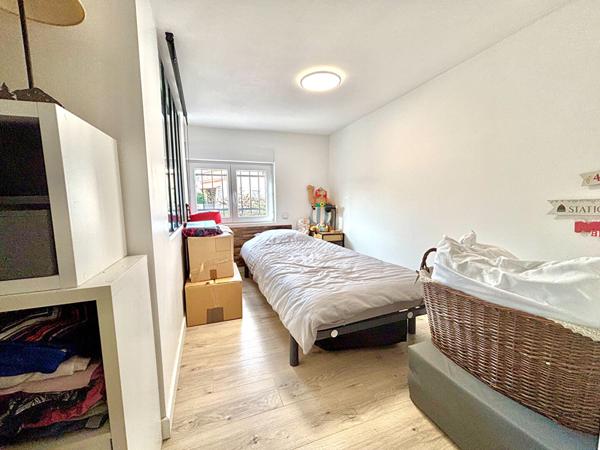 MARSEILLAN, Maison avec dépendance, garages et jardins