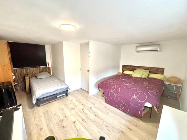 MARSEILLAN, Maison avec dépendance, garages et jardins