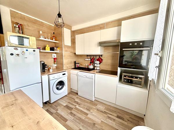 MARSEILLAN, Maison avec dépendance, garages et jardins