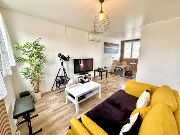 MARSEILLAN, Maison avec dépendance, garages et jardins