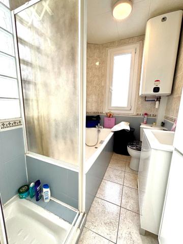 MARSEILLAN, Maison avec dépendance, garages et jardins