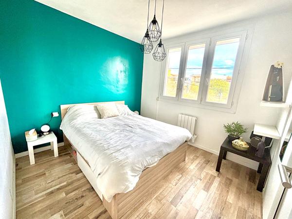 MARSEILLAN, Maison avec dépendance, garages et jardins