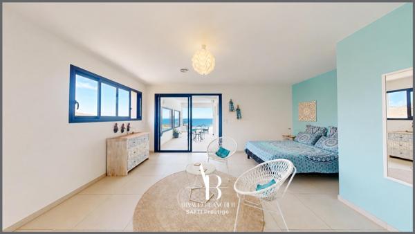 Villa d’architecte contemporaine avec piscine – Vue panoramique exceptionnelle sur la Méditerranée