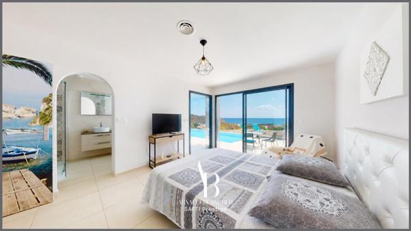 Villa d’architecte contemporaine avec piscine – Vue panoramique exceptionnelle sur la Méditerranée