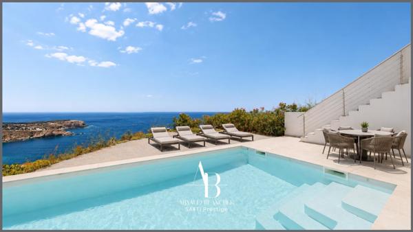 Villa d’architecte contemporaine avec piscine – Vue panoramique exceptionnelle sur la Méditerranée