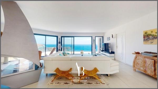 Villa d’architecte contemporaine avec piscine – Vue panoramique exceptionnelle sur la Méditerranée