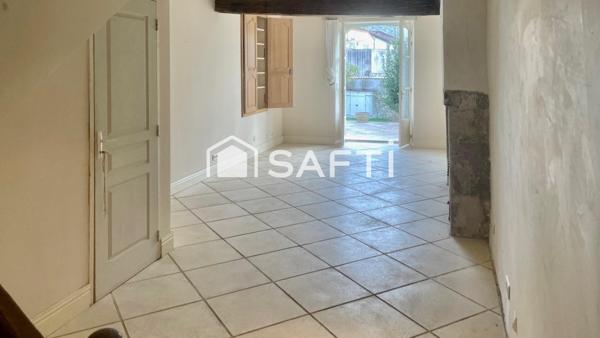 Maison de ville rénovée 135m² – 4 niveaux – Centre de Mézin – Jardin 300m² – Dépendance