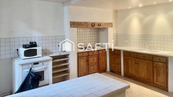 Maison de ville rénovée 135m² – 4 niveaux – Centre de Mézin – Jardin 300m² – Dépendance