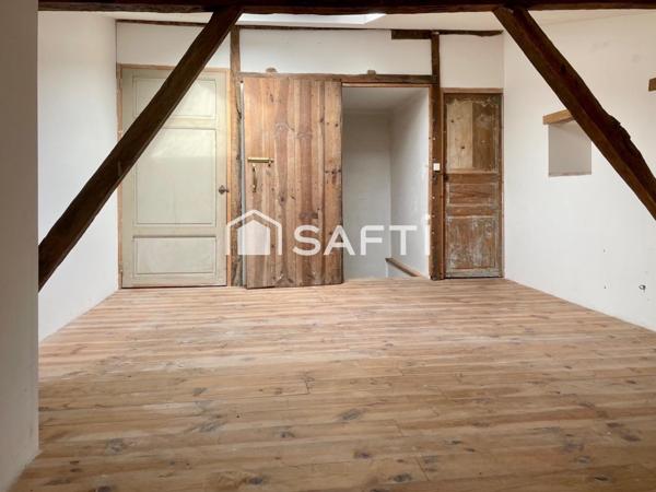 Maison de ville rénovée 135m² – 4 niveaux – Centre de Mézin – Jardin 300m² – Dépendance