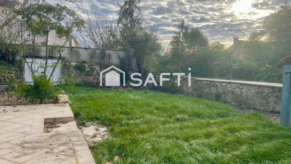 Maison de ville rénovée 135m² – 4 niveaux – Centre de Mézin – Jardin 300m² – Dépendance