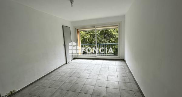 Location Appartement 3 pièces 48 m² - Saint-nazaire 30200