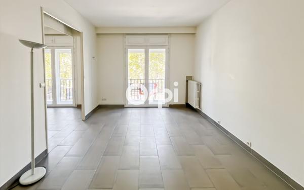 Appartement à vendre    3 pièces • 73 m2 Marseille 2