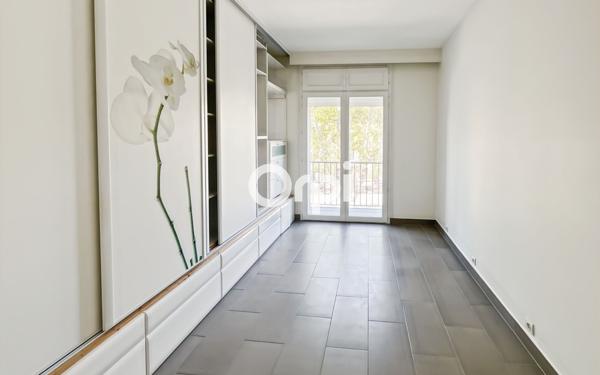 Appartement à vendre    3 pièces • 73 m2 Marseille 2