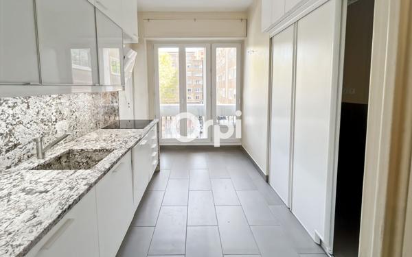 Appartement à vendre    3 pièces • 73 m2 Marseille 2