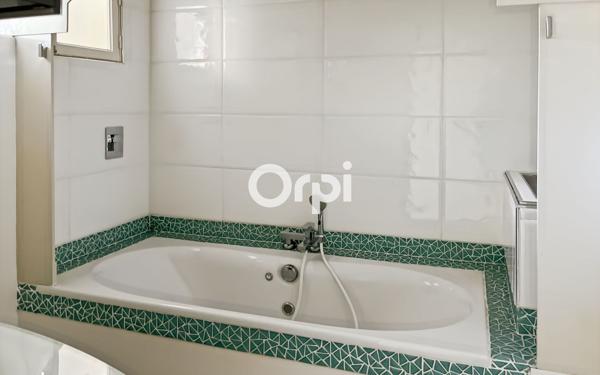 Appartement à vendre    3 pièces • 73 m2 Marseille 2