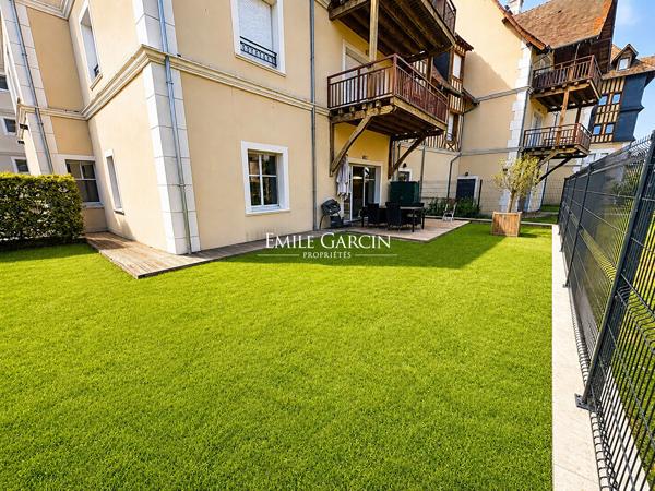A vendre - Normandie - Deauville - Appartement - 2 chambres - Jardin privatif - Cave - Box.