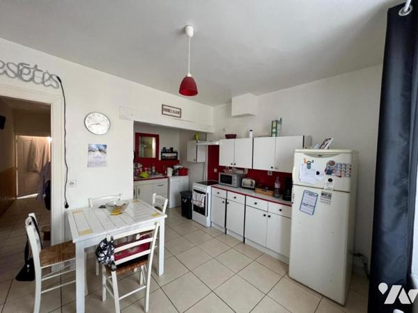 LA BARRE EN OUCHE MAISON DE VILLE BEAUX VOLUMES BEAU POTENTIEL T6