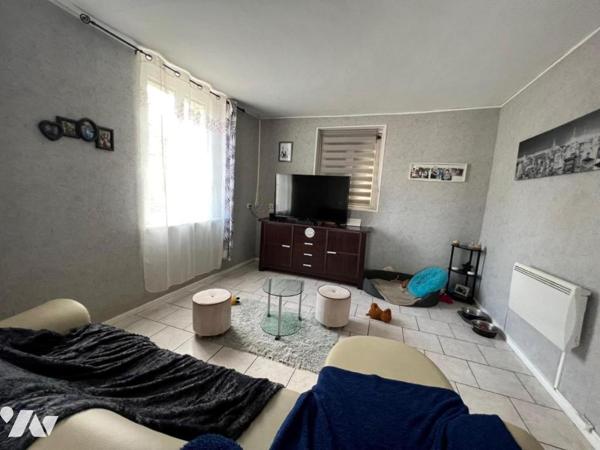 LA BARRE EN OUCHE MAISON DE VILLE BEAUX VOLUMES BEAU POTENTIEL T6