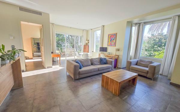 Maison à vendre    4 pièces •  Antibes