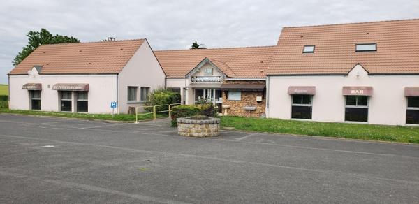 Immobilier commercial 400 m2, appartement 65 m2, terrain/parkings 9199 m2