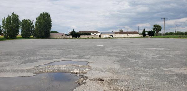 Immobilier commercial 400 m2, appartement 65 m2, terrain/parkings 9199 m2