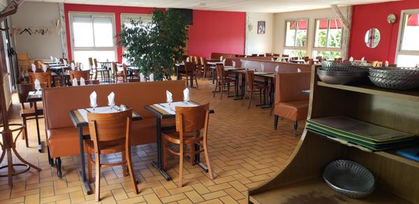 Immobilier commercial 400 m2, appartement 65 m2, terrain/parkings 9199 m2