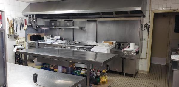 Immobilier commercial 400 m2, appartement 65 m2, terrain/parkings 9199 m2