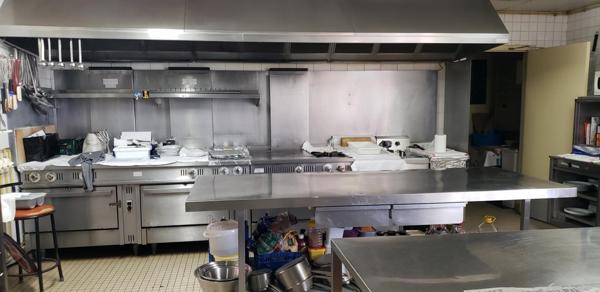 Immobilier commercial 400 m2, appartement 65 m2, terrain/parkings 9199 m2