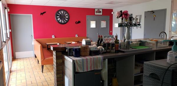 Immobilier commercial 400 m2, appartement 65 m2, terrain/parkings 9199 m2