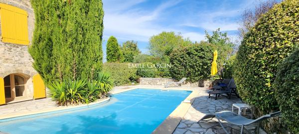 A vendre - Authentique maison en pierre - Parc du Luberon - Avec piscine dans un petit hameau
