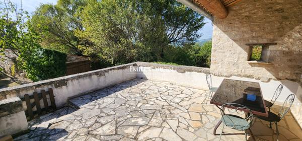 A vendre - Authentique maison en pierre - Parc du Luberon - Avec piscine dans un petit hameau
