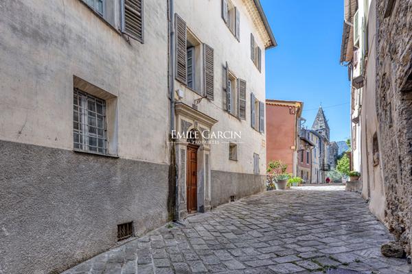 A VENDRE - La Tour sur Tinée - Vaste Maison de Maître - Vue panoramique