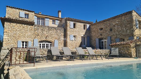 A vendre - Maison de caractère - Entre le Luberon et la Haute Provence - Au sein d'un domaine privé d'exception