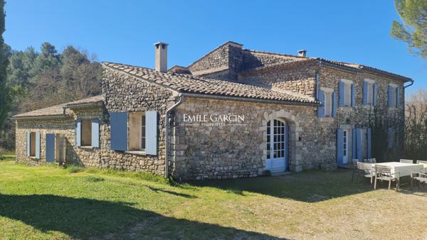 A vendre - Maison de caractère - Entre le Luberon et la Haute Provence - Au sein d'un domaine privé d'exception