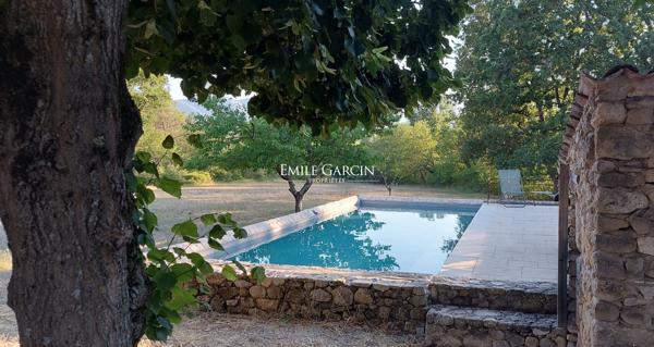 A vendre - Maison de caractère - Entre le Luberon et la Haute Provence - Au sein d'un domaine privé d'exception