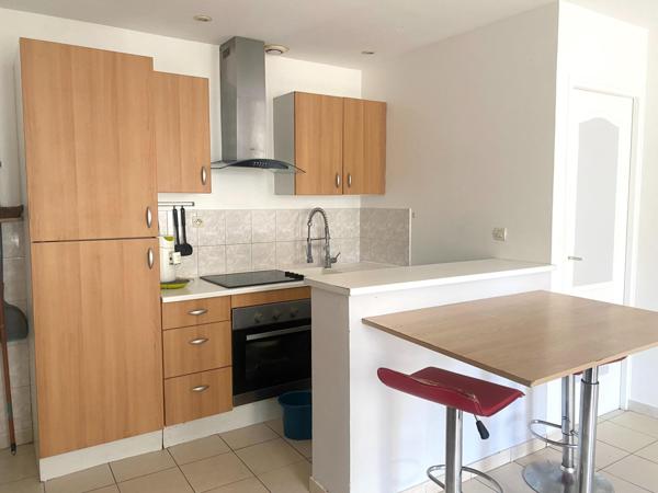 Emplacement imbattable à 70 m du vieux port et à 100 m de la place de Verdun ! Duplex d exception lumineux au coeur historique de la Rochelle !