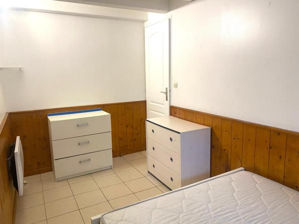 Emplacement imbattable à 70 m du vieux port et à 100 m de la place de Verdun ! Duplex d exception lumineux au coeur historique de la Rochelle !