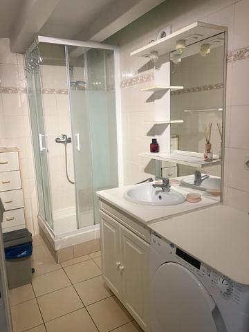 Emplacement imbattable à 70 m du vieux port et à 100 m de la place de Verdun ! Duplex d exception lumineux au coeur historique de la Rochelle !