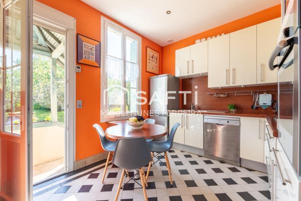 Superbe maison anglo-normande avec dépendance