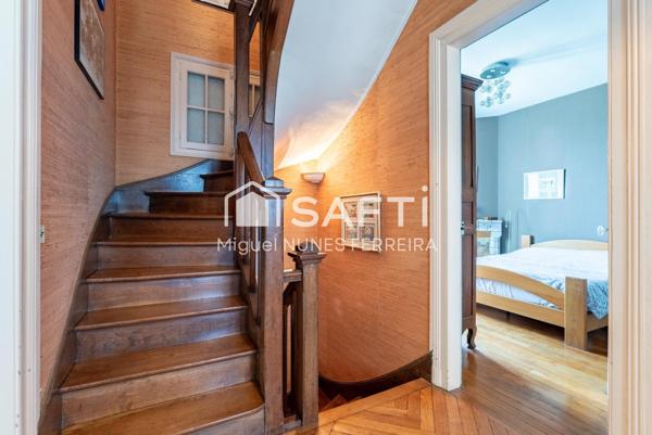 Superbe maison anglo-normande avec dépendance